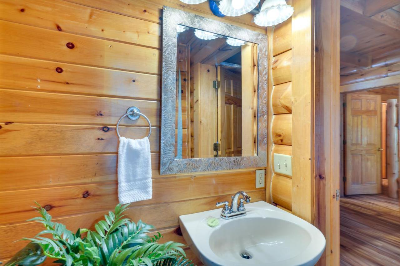 Lovely Gatlinburg Cabin With Private Hot Tub! Exterior photo