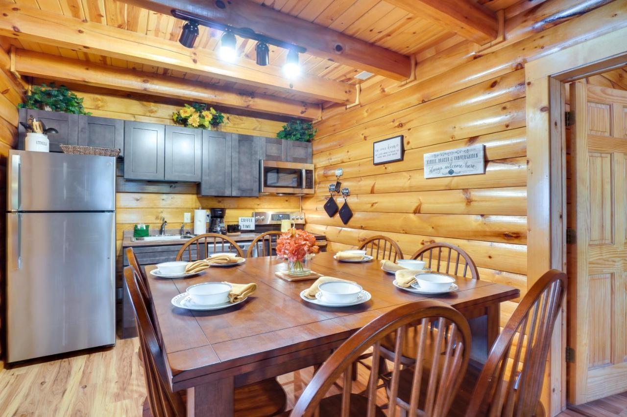 Lovely Gatlinburg Cabin With Private Hot Tub! Exterior photo